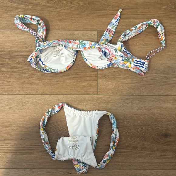 Bikini - Picture 3 of 3